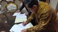 Penandatanganan Mou Antara Konselor Kebudayaan Kedutaan Besar Republik Islam Iran Mohammad Reza Ebrahimi Dengan Ketua Umum Serikat Media Siber Indonesia (SMSI), Firdaus, Senin(12/8).